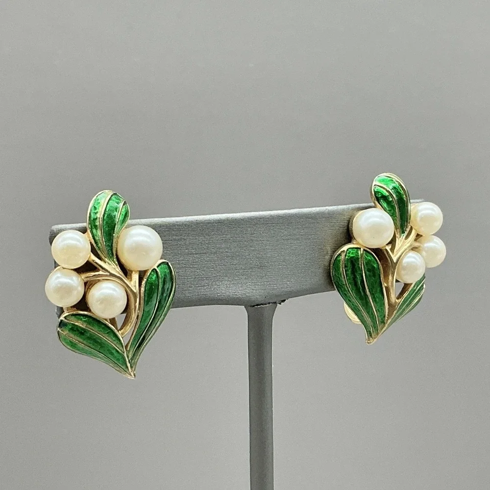Vintage Crown Trifari Mistletoe Brooch Earrings Set Green Enamel Faux Pearl